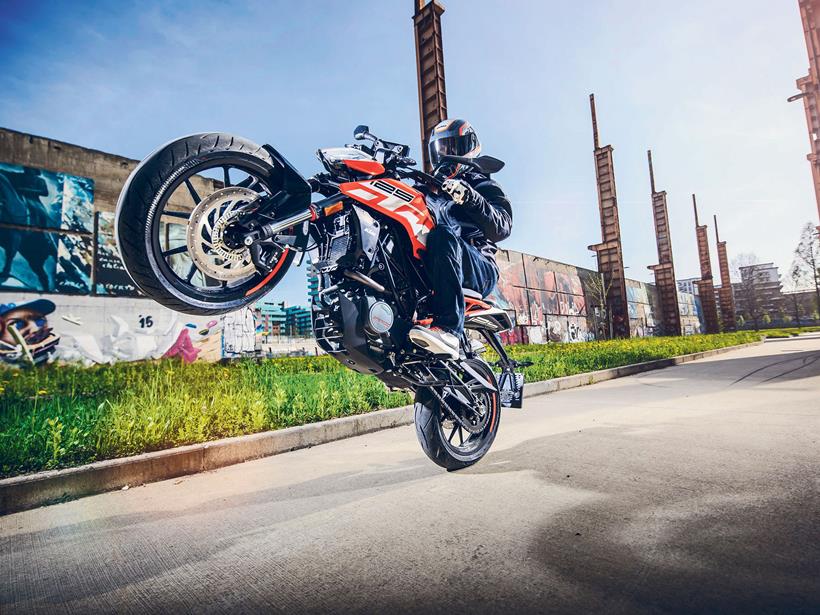 KTM 125 Duke wheelie