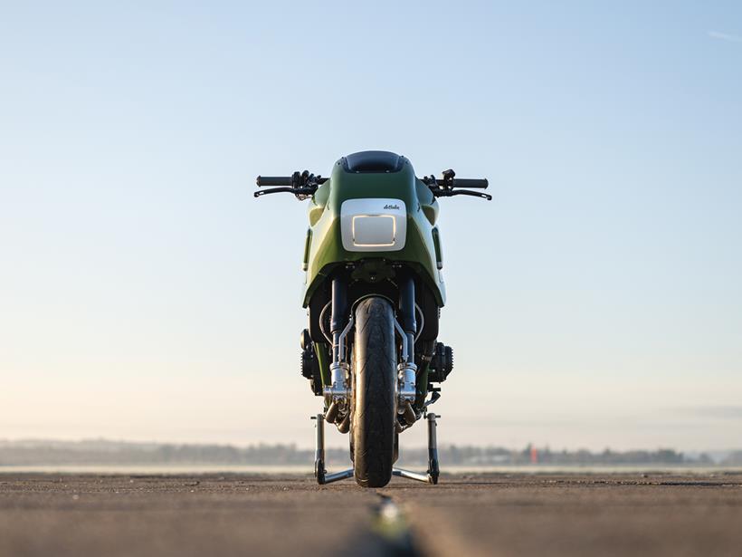 Front-on view of deBolex Kawasaki ZRX1200R