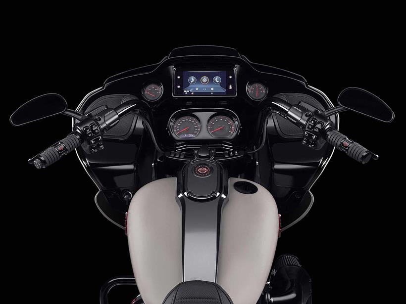 Harley-Davidson CVO Road Glide cockpit