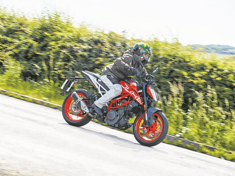 KTM 125 Duke using all of it's 15bhp