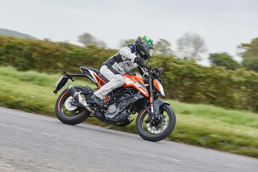 KTM 125 Duke cornering