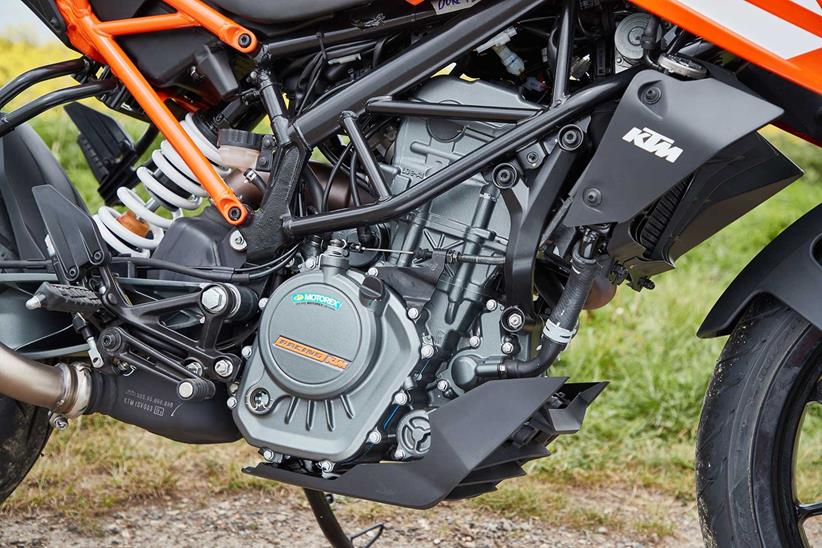 The engine inside the KTM 125 Duke