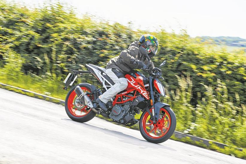 KTM 125 Duke using all of it's 15bhp