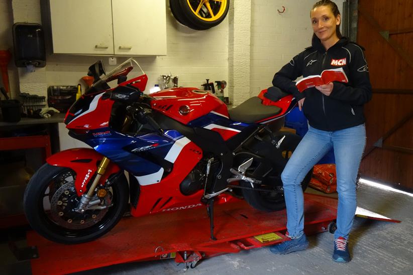 Emma finally gets the 2020 Honda CBR1000RR-R Fireblade SP home