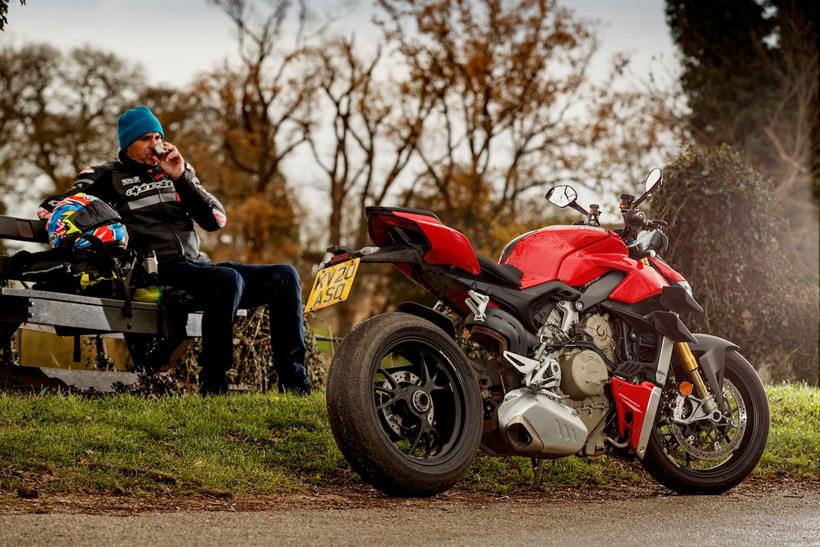 Neevesy takes in the Ducati Streetfighter V4 S