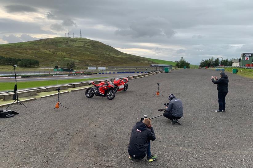 Ducati Superleggera V4 v Desmosedici RR at Knockhill