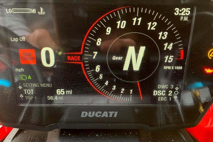 Ducati Streetfighter V4 S TFT dash