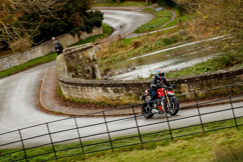 Cornering on the Ducati Streetfighter V4 S