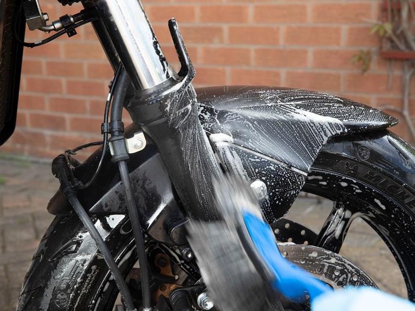 Cleaning mudguard