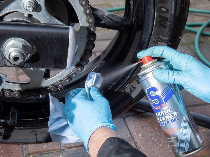 Removing motorbike chain lube