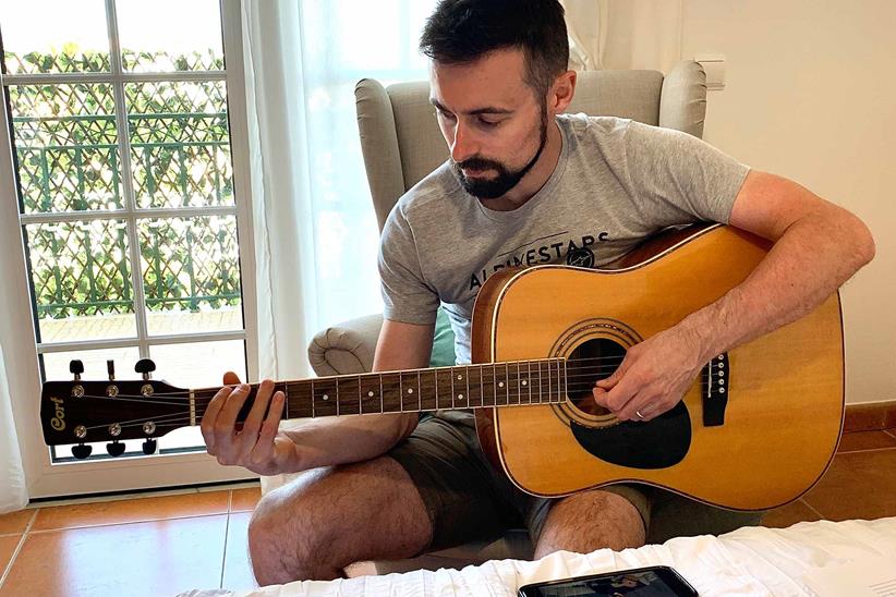 Eugene Laverty learns how to play the guitar