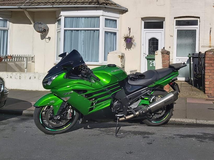 Keith Kingsbury's Kawasaki ZZR1400 roadside