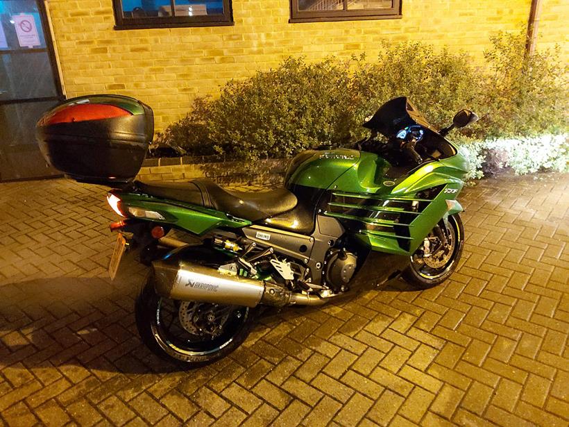 Keith Kingsbury's Kawasaki ZZR1400 right side