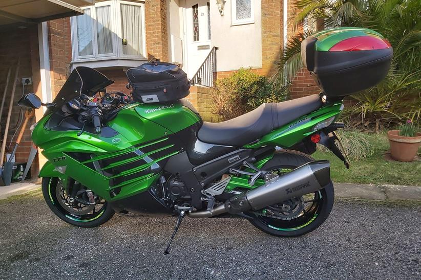 Keith Kingsbury's Kawasaki ZZR1400 left side