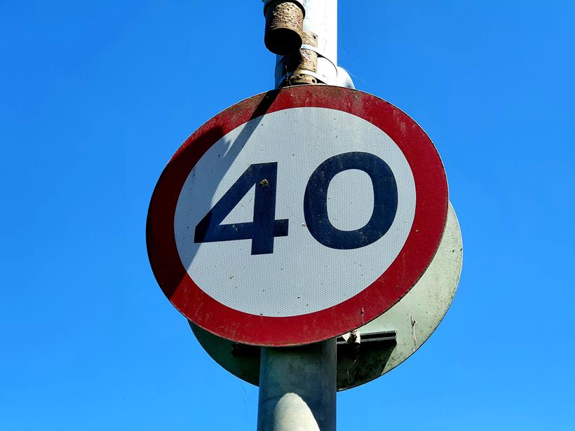 40mph speed limit sign