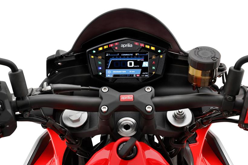 The Aprilia Tuono 660 features a TFT dash