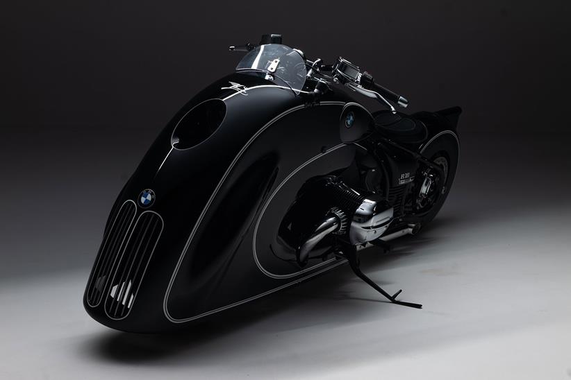 BMW R18 Spirit of Passion front left