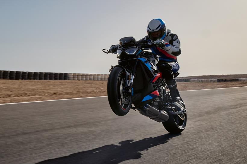 2025 BMW M1000R