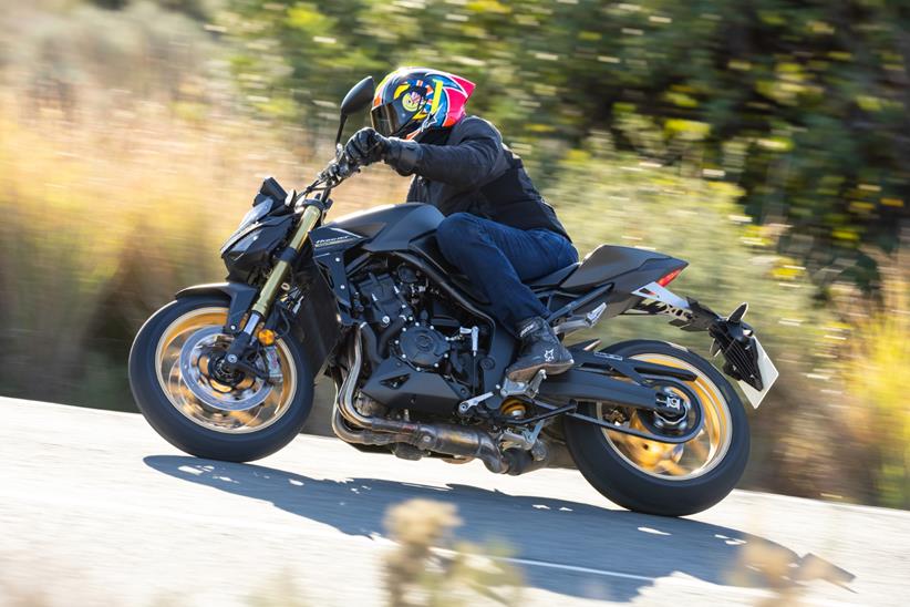 Honda CB1000 Hornet SP gliding through a turn