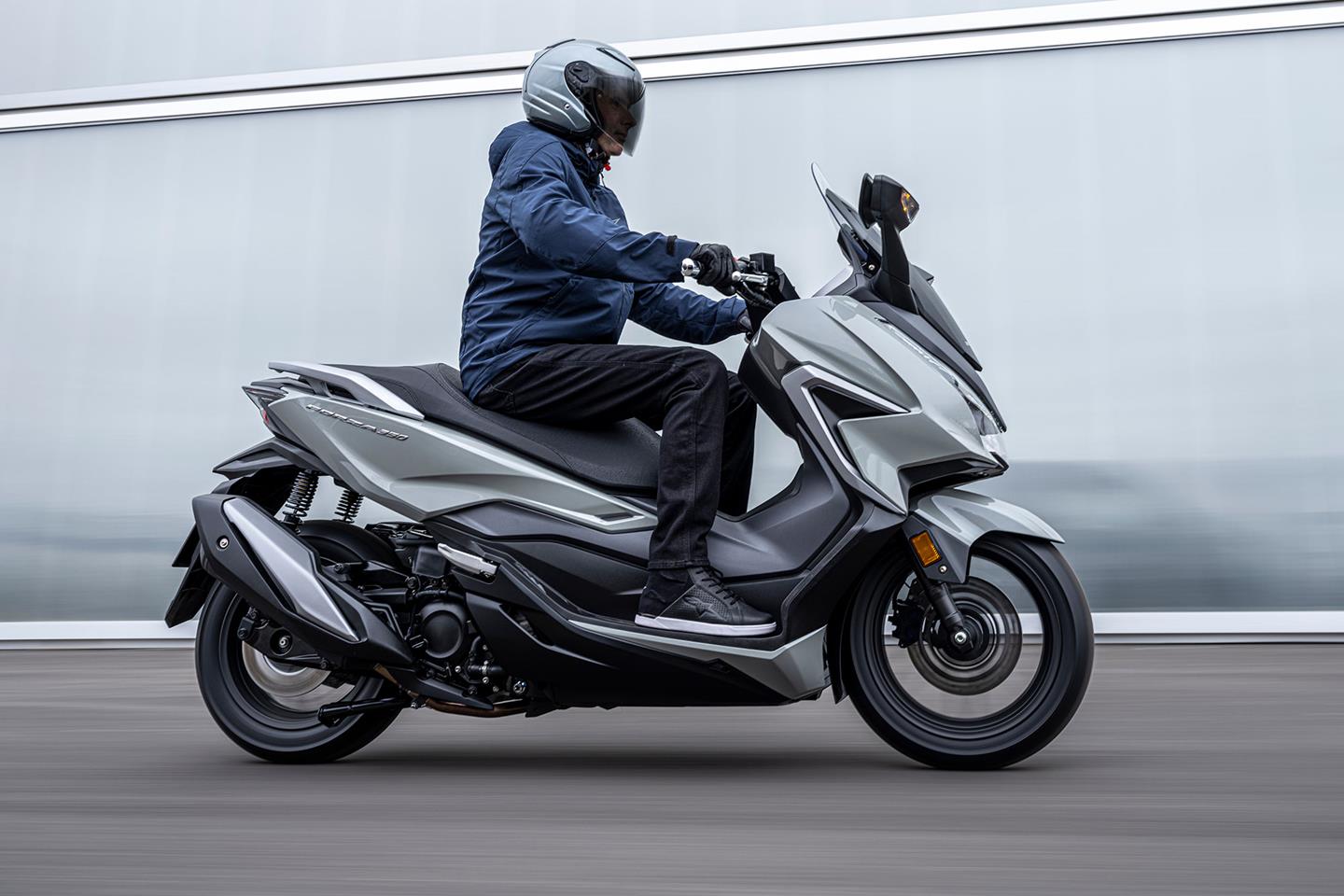 Feel the Forza: bigger, faster and more tech-laden Honda Forza 125