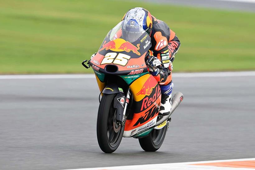 Raul Fernandez wins Moto3