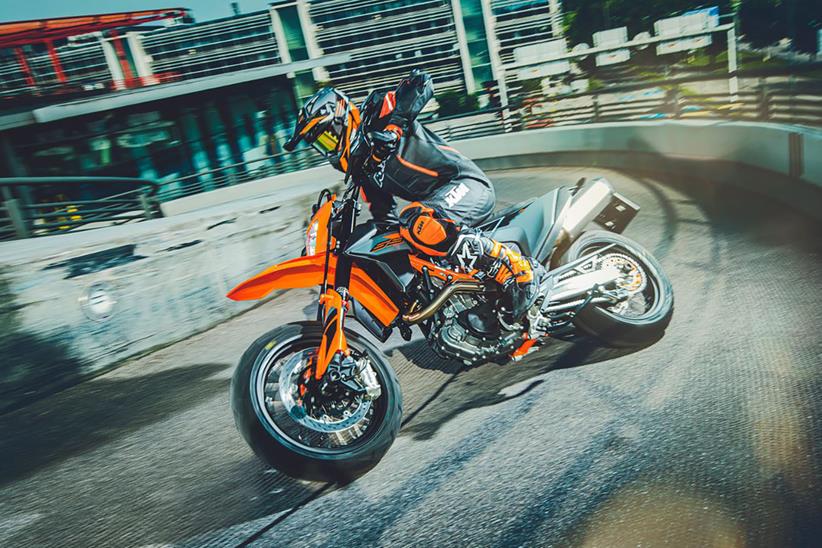 2021 KTM 690 SMC R turning right