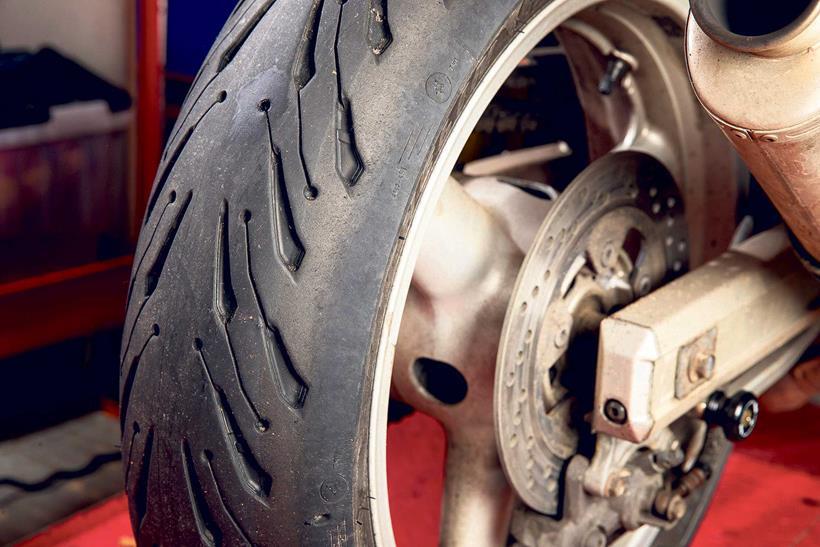 Prepare your motorbike tyres for riding in winter