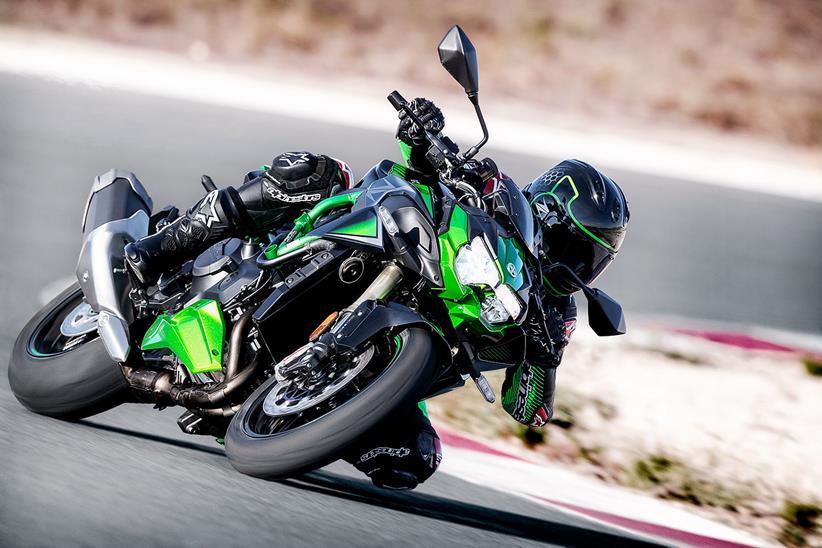 Kawasaki Z H2 SE cornering