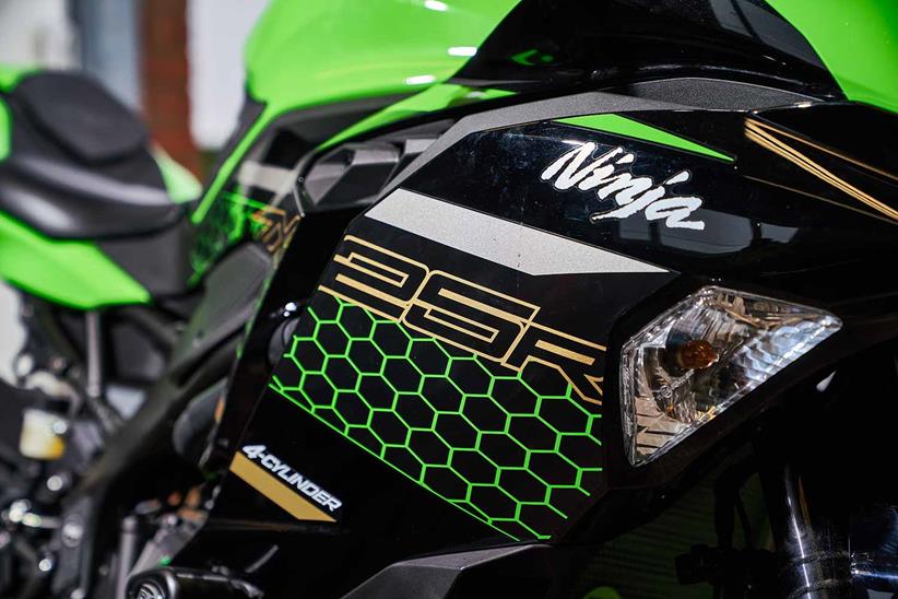 The Kawasaki Ninja ZX-25R styling mimics other models