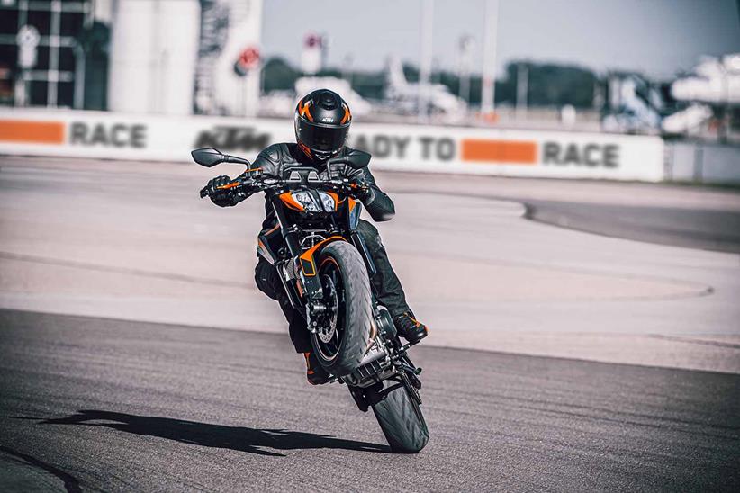 KTM 890 Duke wheelie