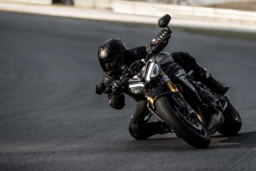 2021 Triumph Speed Triple 1200 RS knee down