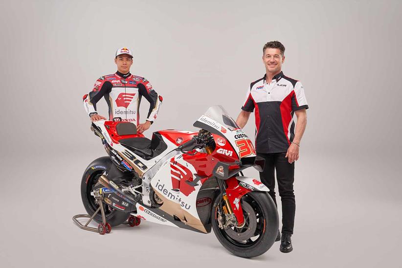 Taka Nakagami and team boss Lucio Cecchinello with the 2021 livery