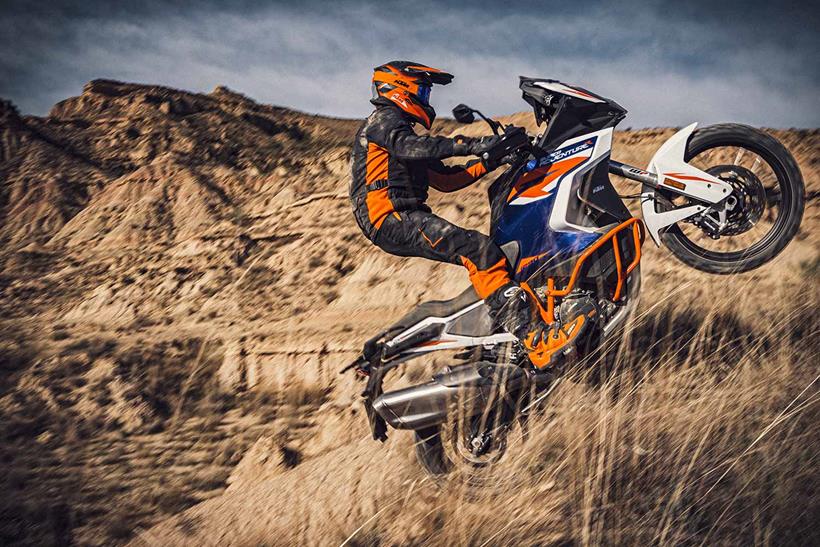 Jumping the KTM 1290 Super Adventure R off-road