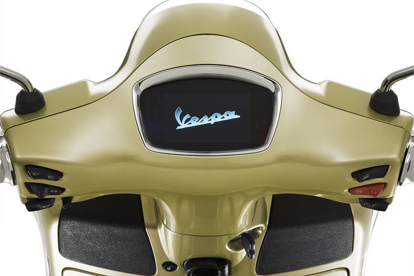 Piaggio Vespa GTS 75th dash