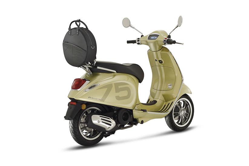 Piaggio Vespa Primavera 75th rear