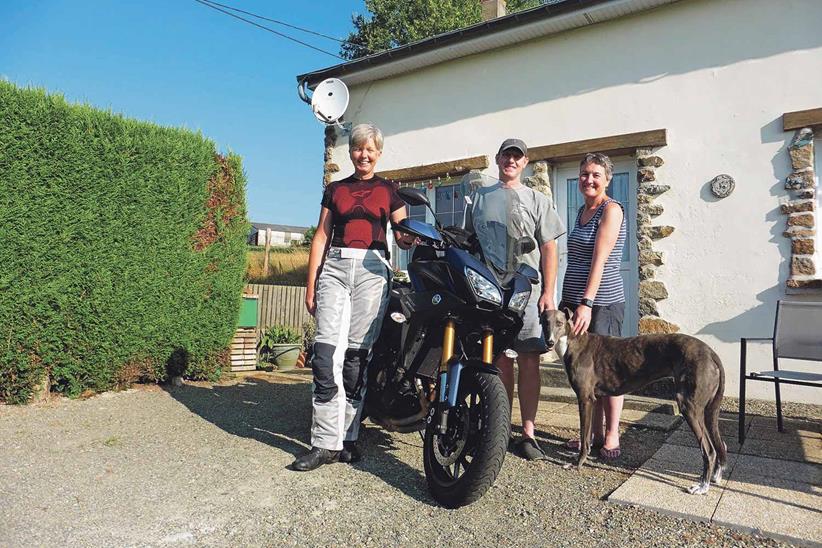 Alison meets friends on a solo biking trip