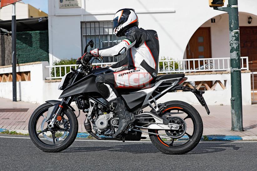 2023 KTM 125 Duke left side