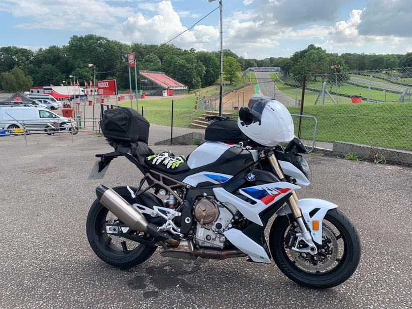 Neevesy takes the BMW S1000R to Brands Hatch