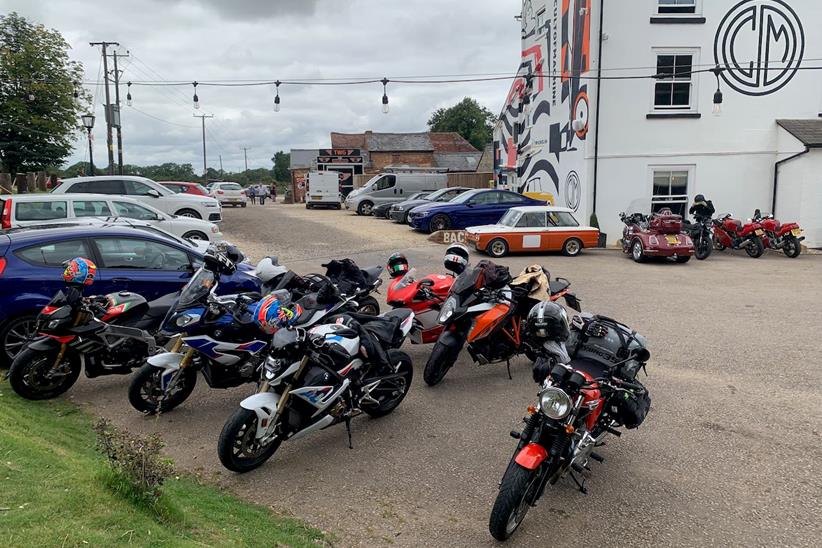 Lunch stop at Caffeine and Machine with BMW S1000R