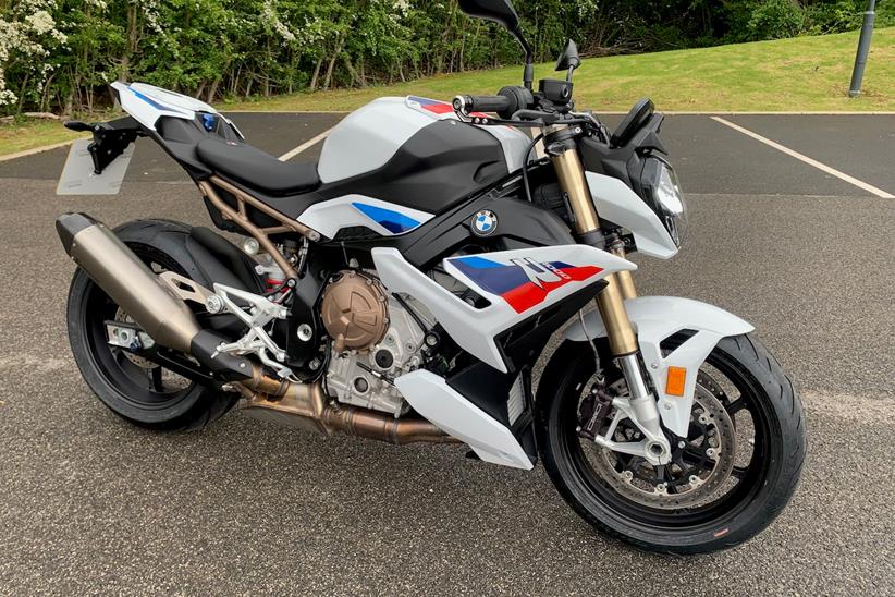 BMW S1000R - a naked superbike with straight bars