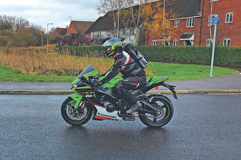 Kawasaki ZX-10R on the daily commute