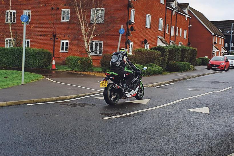 Kawasaki ZX-10R on wet, cold UK roads