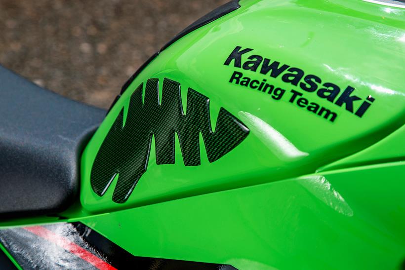 Kawasaki ZX-10R Performance Edition tank