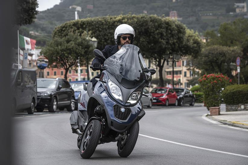 Riding the Piaggio MP3 400 hpe Sport