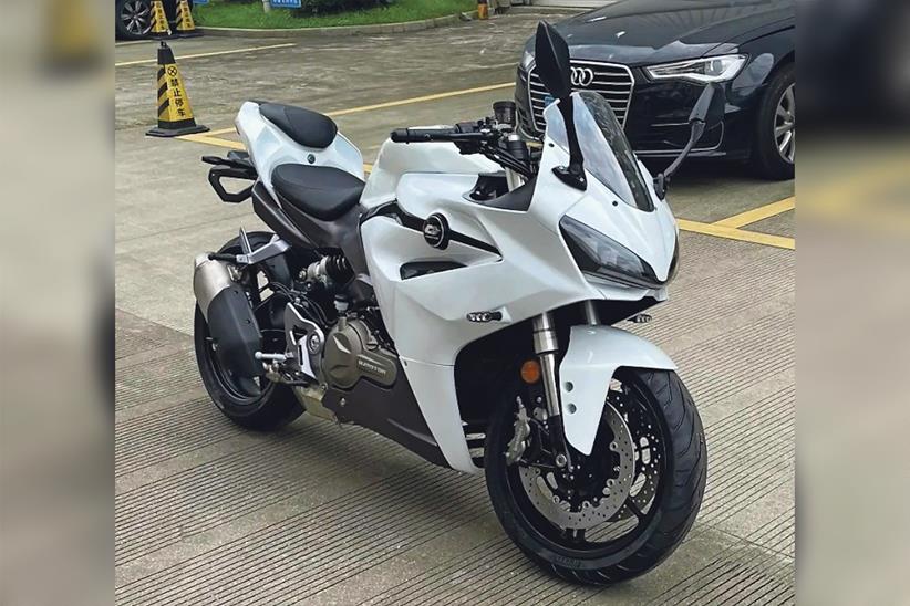 QJ Motors Benelli 550 sportsbike