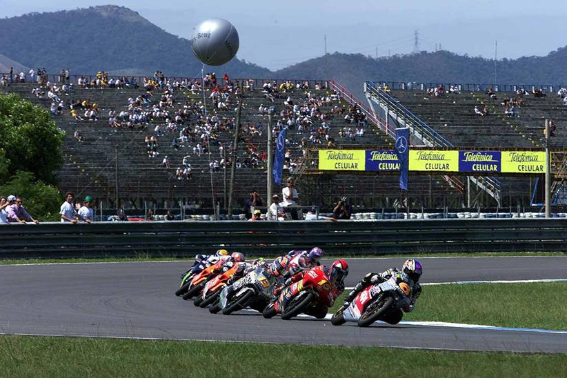 Noburu Ueda leads on the way to Rio GP victory in 1999