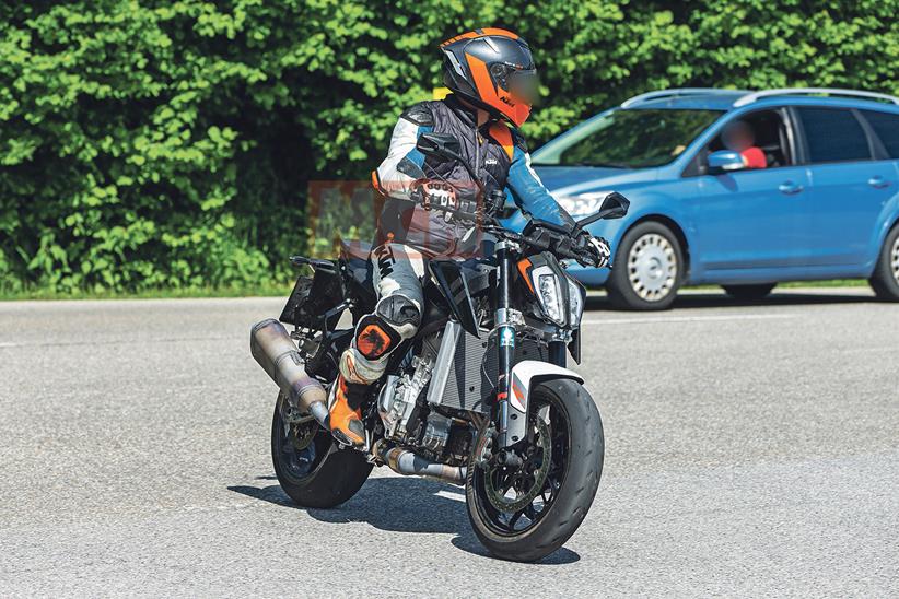 KTM 990 Duke spyshot front