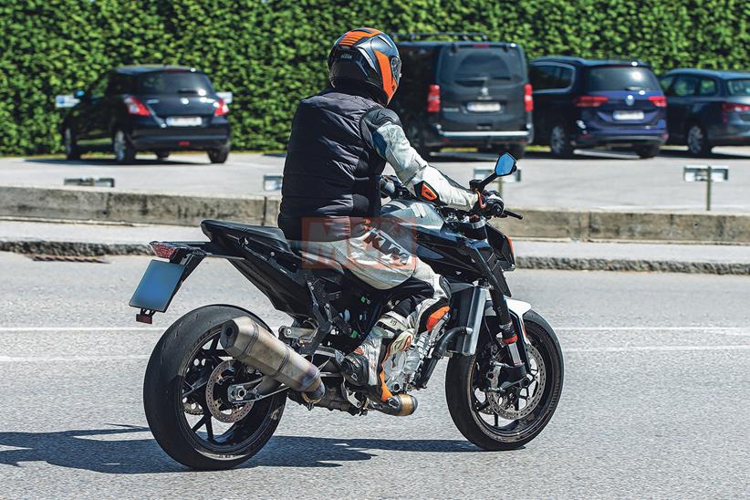 KTM 990 Duke spyshot rear