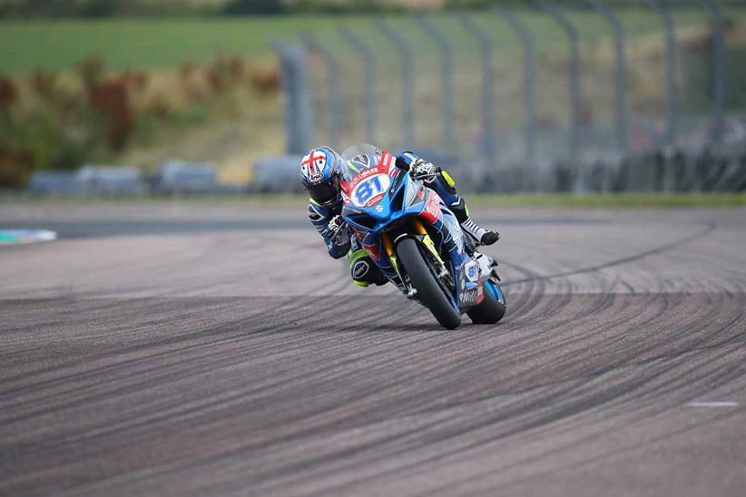 Luke Stapleford rides the Buildbase Suzuki GSX-R1000R at Thruxton in 2019