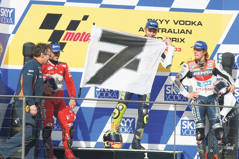 Rossi pays homage to Barry Sheene